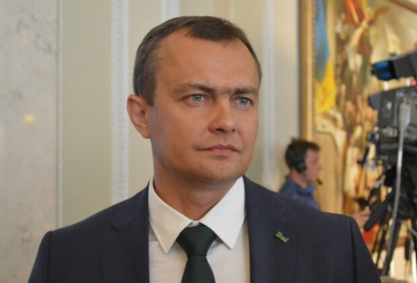 Главные новости за 25 июля: "Слуга народа" на Мальдивах, повестки на пляжах, 10-кратные пенсии и 33 млн на сериал, а не ВСУ
