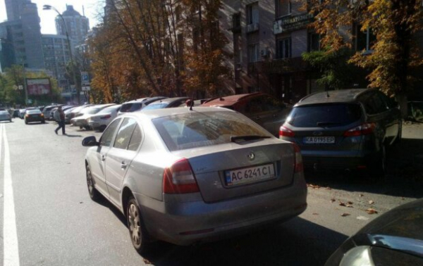 Рука в окне, бычки на дороге и включенный кондиционер: украинцам напомнили о штрафах в 18 тысяч Рука в окне, бычки на дороге и включенный кондиционер: украинцам напомнили о штрафах в 18 тысяч