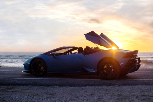 Крышу долой: Lamborghini презентовала новый суперкар
Крышу долой: Lamborghini презентовала новый суперкар