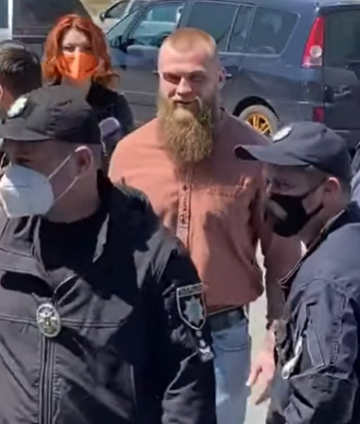 
Скандальный нардеп от "Слуги народа" засветился на автопробеге Шария в Одессе: его назвали "бородатой куклой"
 