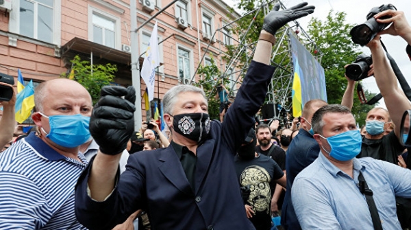 Адвокат Порошенко пригрозил прокуратуре уголовным делом
