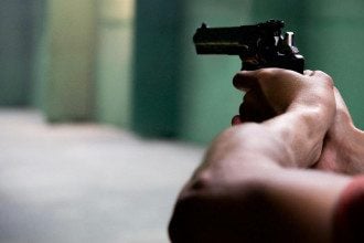 Под Харьковом журналист открыл стрельбу по пьяному виновнику ДТП
Под Харьковом журналист открыл стрельбу по пьяному виновнику ДТП
