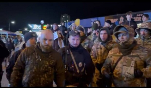 "Сиди ровно, не рыпайся": активисты ищут "решалу" ряженых вымогателей Карэна Мелькулова, который работает на россию