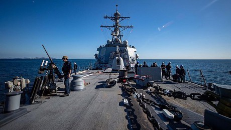 К Черному морю идет корабль ВМС США К Черному морю идет корабль ВМС США