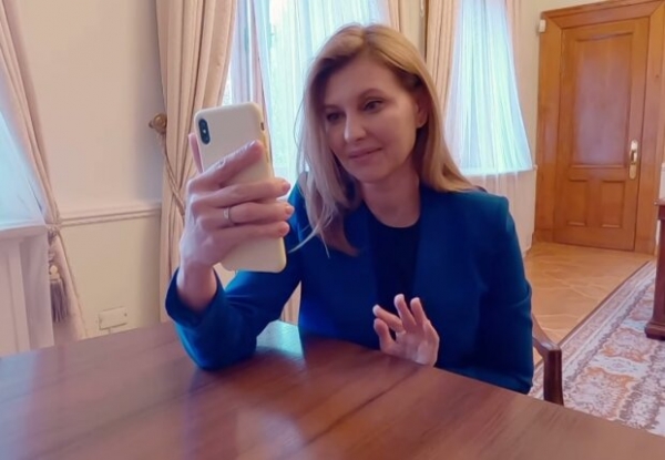 Елена Зеленская оставит школьников без лакомств: "Неприятно, когда задевают детей" Елена Зеленская оставит школьников без лакомств: "Неприятно, когда задевают детей"