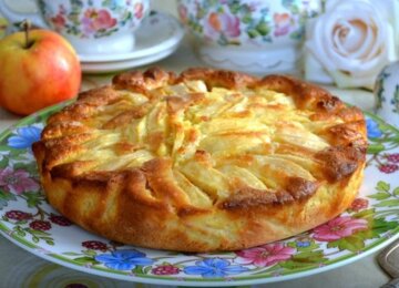 Золотая эмблема осени: рецепт ароматного пирога с яблоками и корицей