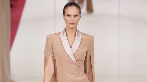 Алла Костромичева вышла на подиум Alexis Mabille в Париже Алла Костромичева вышла на подиум Alexis Mabille в Париже