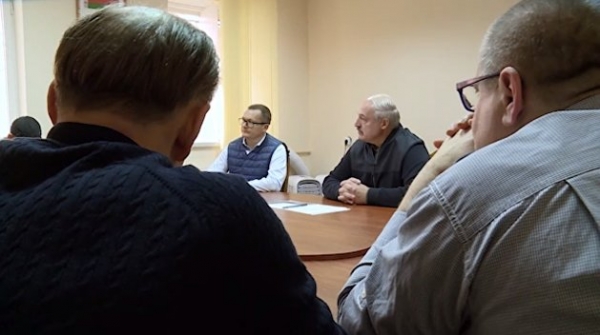 «Американка» президента. Лукашенко хочет поставить оппозиции мат в два хода «Американка» президента. Лукашенко хочет поставить оппозиции мат в два хода