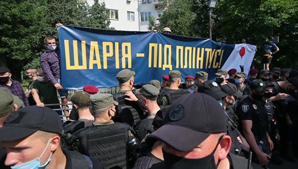 «Антимайдан» по версии Шария: как в Киеве «отбивали» улицу у националистов «Антимайдан» по версии Шария: как в Киеве «отбивали» улицу у националистов