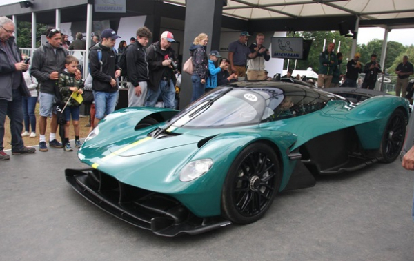 Aston Martin представил новый суперкар Aston Martin представил новый суперкар