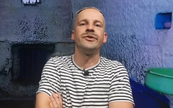 Пародист из "Квартал 95" Юрий Великий показал новую жизнь Гиркина в СИЗО: "Вечер в карцер" Пародист из "Квартал 95" Юрий Великий показал новую жизнь Гиркина в СИЗО: "Вечер в карцер"