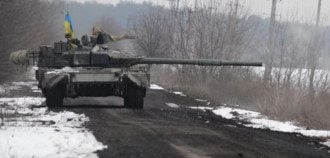 Агрессоры застряли в поле и сбежали, оставив новые танки для ВСУ
