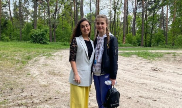Юлия Мендель после "побега" от Зеленского прижалась к волосатому любимому: "Взаимно" Юлия Мендель после "побега" от Зеленского прижалась к волосатому любимому: "Взаимно"