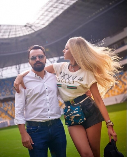 Замужняя Полякова взбудоражила появлением с бородатым красавчиком: "Сомнительная дружба" Замужняя Полякова взбудоражила появлением с бородатым красавчиком: "Сомнительная дружба"