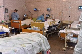 "Заканчивается плохо": эксперт предупредил о катастрофе с COVID-госпитализациями в Украине
"Заканчивается плохо": эксперт предупредил о катастрофе с COVID-госпитализациями в Украине