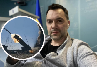 "Влупили и разнесли": Арестович рассказал о работе артиллерии в новой Чернобаевке
