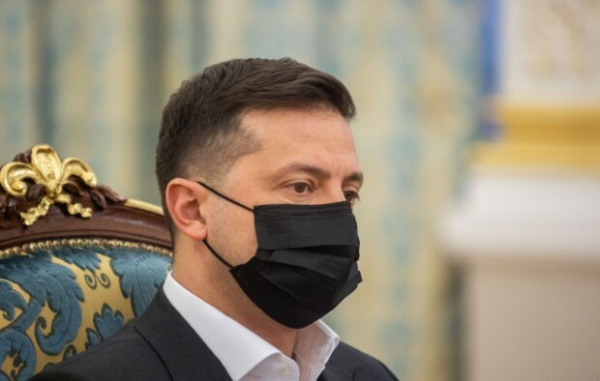 Владимиру Зеленскому запретили читать комментарии украинцев в соцсетях: "Очень уязвим" Владимиру Зеленскому запретили читать комментарии украинцев в соцсетях: "Очень уязвим"