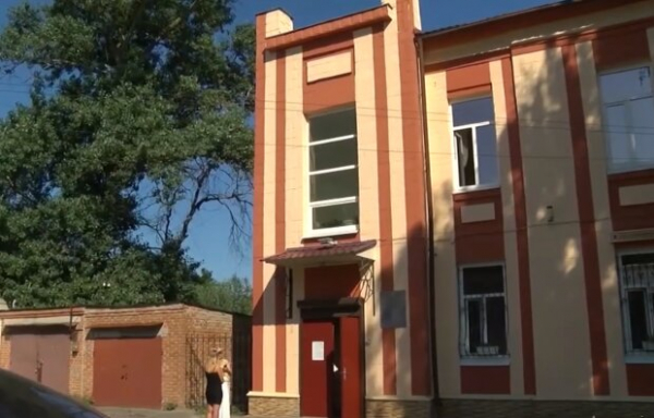 Питон-экстремал залез на 8 этаж, чтобы напугать людей: зато весело