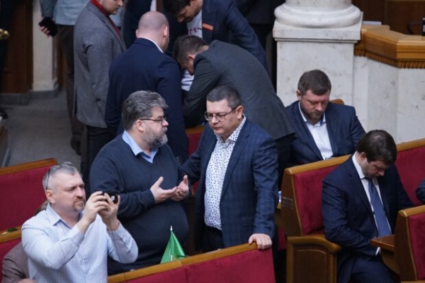 Слуги народа выпустили конфеты в свою честь: "Не Roshen, это химия" Слуги народа выпустили конфеты в свою честь: "Не Roshen, это химия"