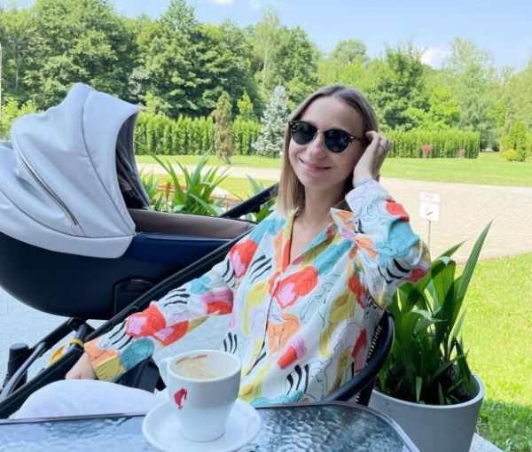 Екатерина Репяхова оделась в "АТБ": красные шортики для Виктора Павлика