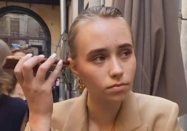Новая "дочка" Путина показала всему миру, какую музыку слушает голой