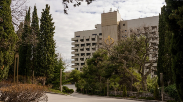 Оккупанты Крыма беспощадно уничтожают уникальный парк
Оккупанты Крыма беспощадно уничтожают уникальный парк