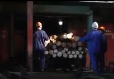 Мужчин забрали на войну против Украины: в Должанске на Луганщине на шахте работают женщины
Мужчин забрали на войну против Украины: в Должанске на Луганщине на шахте работают женщины