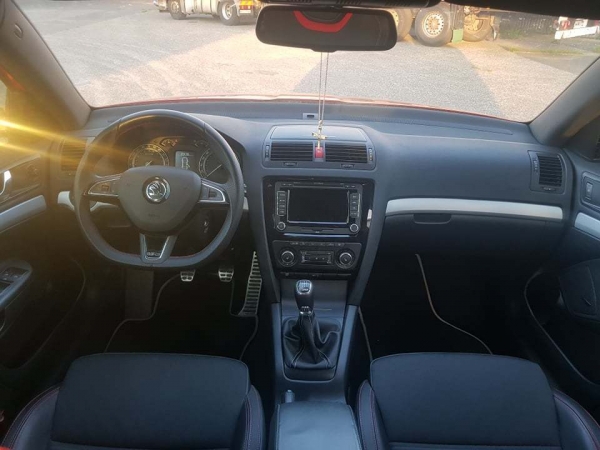 
Как выглядит и сколько стоит самая крутая 15-летняя Skoda Octavia
 