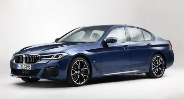 Под семёрку: новая BMW 5-Series показалась на официальных фото
Под семёрку: новая BMW 5-Series показалась на официальных фото