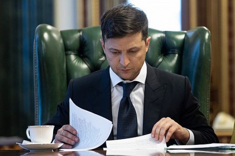 Зеленский подписал закон об оформлении иностранцам биометрических украинских виз Зеленский подписал закон об оформлении иностранцам биометрических украинских виз