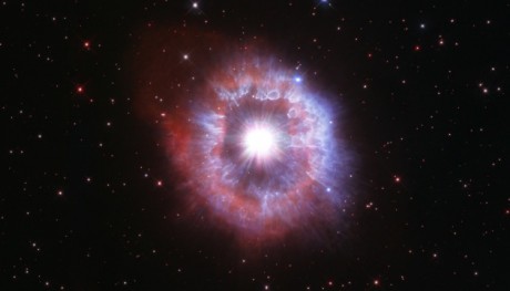 Телескоп Hubble показал звезду, которая в 70 раз массивнее Солнца Телескоп Hubble показал звезду, которая в 70 раз массивнее Солнца