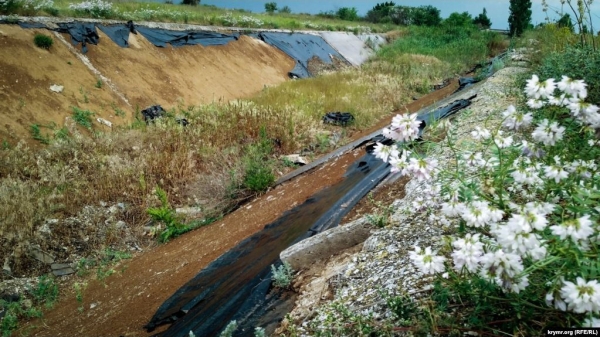 Крым без воды: как высохли водохранилища полуострова за 6 лет показали на фото
Крым без воды: как высохли водохранилища полуострова за 6 лет показали на фото