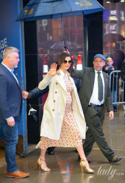 «Беременную» Рейчел Вайс засняли папарацци «Беременную» Рейчел Вайс засняли папарацци