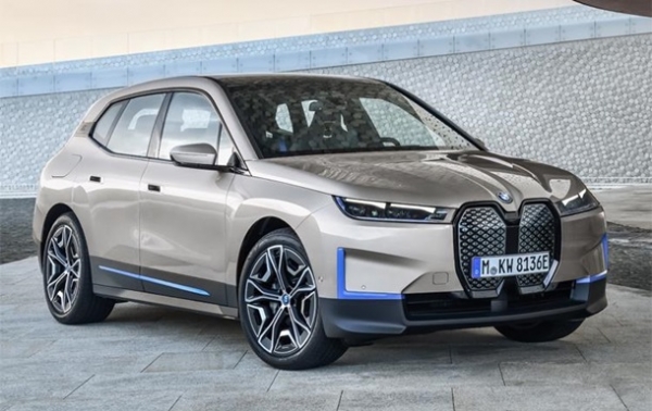 BMW представила авто с исчезающими царапинами