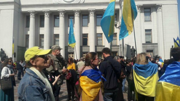 Продукты за "тысячу Зе", новый выходной и "нет" военкоматам для женщин – какие требования выдвинули Владимиру Зеленскому Продукты за "тысячу Зе", новый выходной и "нет" военкоматам для женщин – какие требования выдвинули Владимиру Зеленскому
