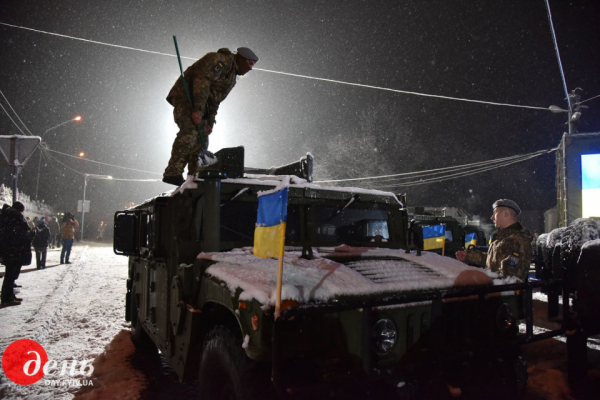 Во Львове военным передали легкобронированные автомобили Hummer Во Львове военным передали легкобронированные автомобили Hummer