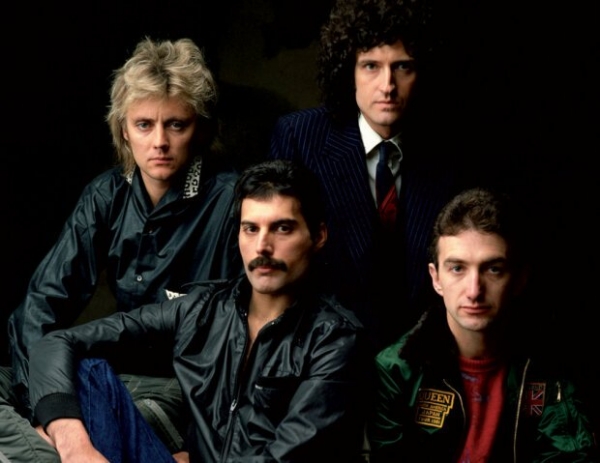 Звезда группы Queen травмировал собственные ягодицы – "Разорвал на куски" Звезда группы Queen травмировал собственные ягодицы – "Разорвал на куски"