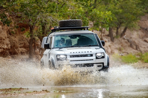 Новый Land Rover Defender прибыл в Украину
Новый Land Rover Defender прибыл в Украину