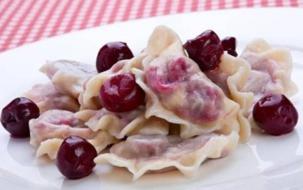 Вкусные вареники с вишней по рецепту бабушки - окунитесь в лето с головой Вкусные вареники с вишней по рецепту бабушки - окунитесь в лето с головой