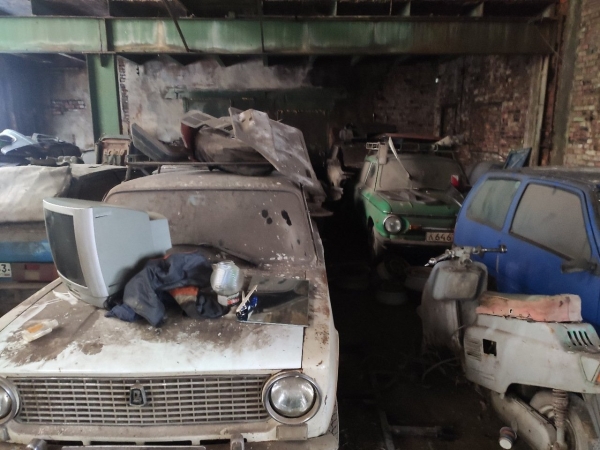 Уникальную коллекцию советских авто бросили ржаветь на складе
Уникальную коллекцию советских авто бросили ржаветь на складе