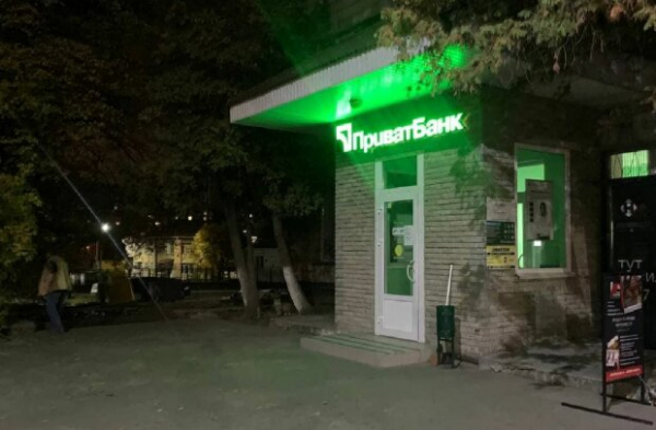 28 тысяч заморожены, а штрафа никакого нет: в ПриватБанке заблокировали мужчине счет за неправильную парковку