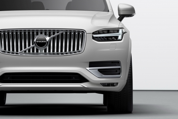 Volvo готовит большой электрический кроссовер ХС100
Volvo готовит большой электрический кроссовер ХС100