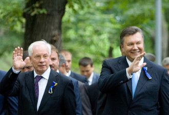 СНБО решил ударить санкциями по Януковичу, Азарову и экс-чиновникам
СНБО решил ударить санкциями по Януковичу, Азарову и экс-чиновникам