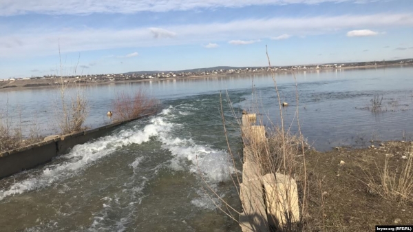 Крым без воды: как высохли водохранилища полуострова за 6 лет показали на фото
Крым без воды: как высохли водохранилища полуострова за 6 лет показали на фото