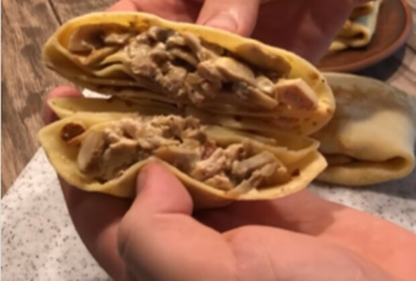 Как в детстве, только еще вкуснее: как приготовить ароматные блины с курицей и грибами за 30 минут Как в детстве, только еще вкуснее: как приготовить ароматные блины с курицей и грибами за 30 минут