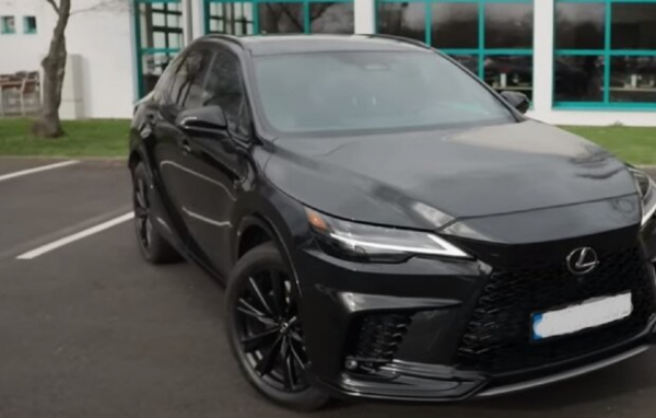 Красавчики кроссоверы: на украинских дорогах засветились новый Lexus RX 2023 и не менее крутой Mercedes GLS Brabus Красавчики кроссоверы: на украинских дорогах засветились новый Lexus RX 2023 и не менее крутой Mercedes GLS Brabus