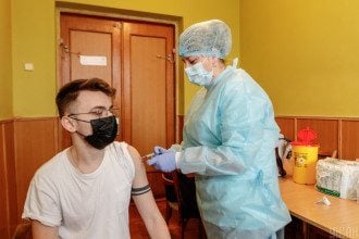 Будет ли обязательной бустерная доза вакцины от коронавируса: ответ Минздрава
Будет ли обязательной бустерная доза вакцины от коронавируса: ответ Минздрава
