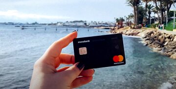 Люди остались без зарплаты: monobank не позволил украинцам получить деньги