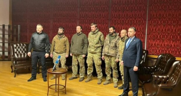 Украина вернула защитников "Азовстали" Паламара, Волынского и Прокопенко из российского плена Украина вернула защитников "Азовстали" Паламара, Волынского и Прокопенко из российского плена