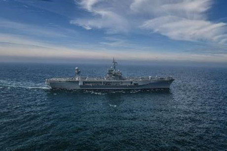 Флагман ВМС США Mount Whitney начал переход в Черное море